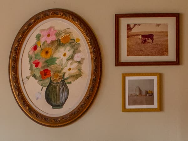 colorful-living-room-art art in a colorful living room